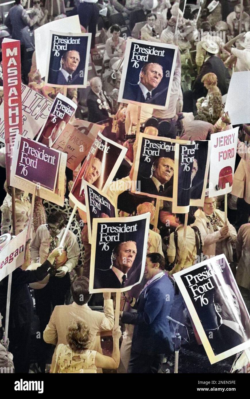 U.S. President Gerald Ford's supporters with Signs, Republican National Convention, Kansas City, Missouri, USA, John T. Bledsoe, U.S. News & World Report Magazine Photograph Collection, August 1976 Stock Photo