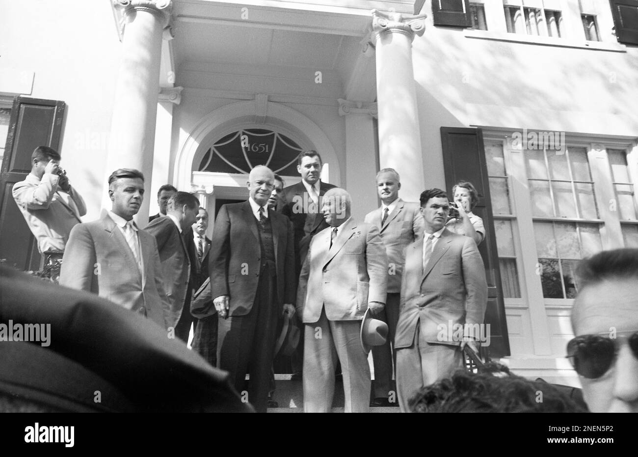 U.S. President Dwight D. Eisenhower (center left) with Soviet leader Nikita Khrushchev (center right) and others, standing on steps of Blair House, Washington, D.C., USA, John T. Bledsoe, U.S. News & World Report Magazine Photograph Collection, September 27, 1959 Stock Photo