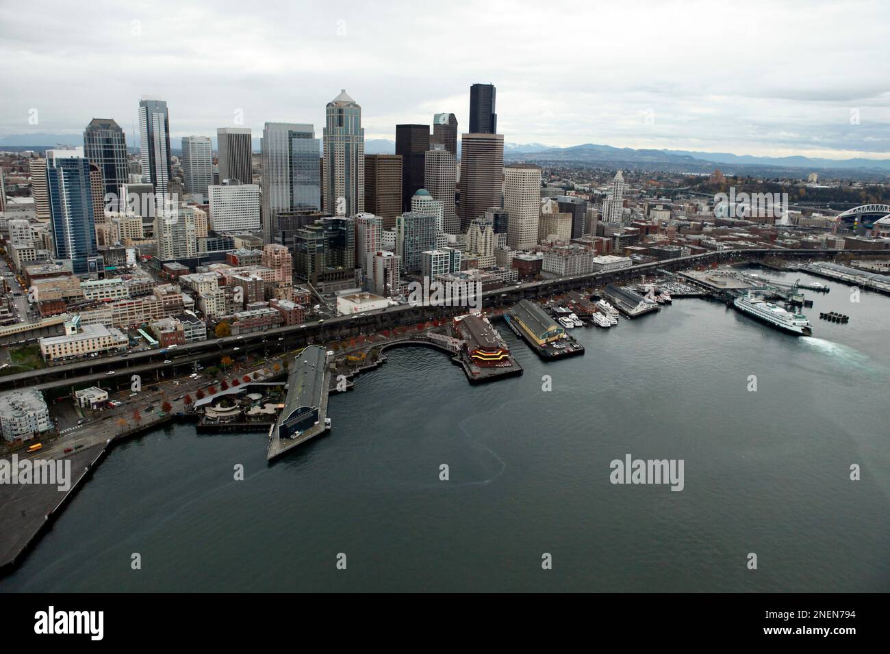 Alaskan Way Viaduct, Elliott Bay and downtown Nov. 19, 2009, in Seattle ...