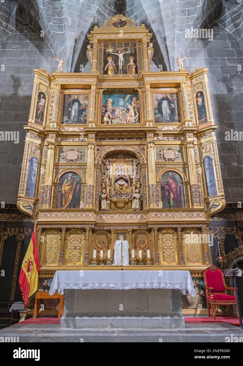 VALENCIA, SPAIN - FEBRUAR 17, 2022: The carved polychrome renaissance - baroque side altar in the church Convento de Santo Domingo by Jose Esteban Stock Photo