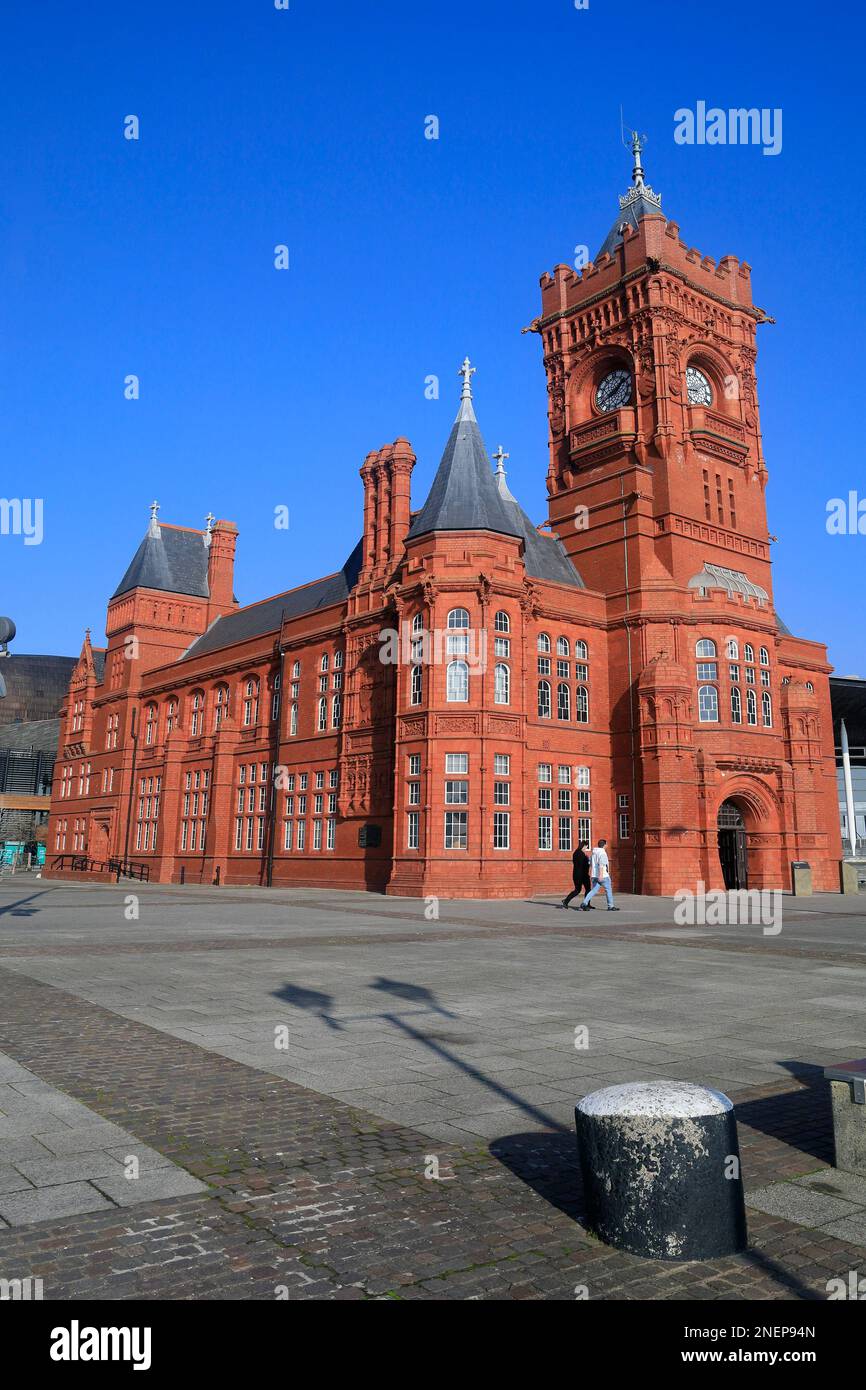 Red Building Cardiff Ornate red brick building and tower hi-res stock photography and images ...