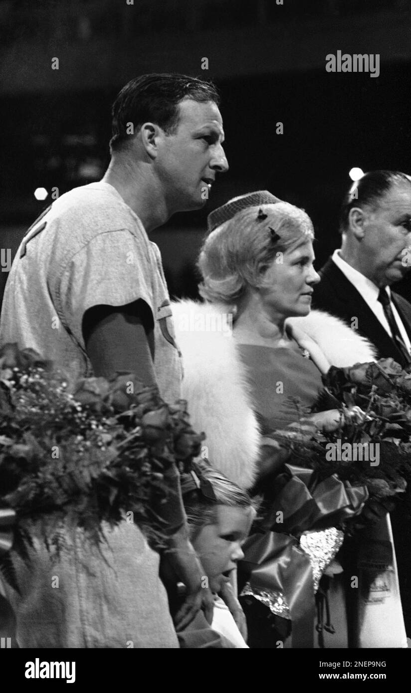 1962: Stan Musial poses with wife Lil and daughter Janet