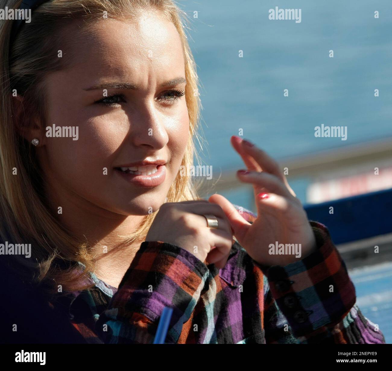hayden panettiere smoking cigarettes indestructible Road To Recovery: Hayden Panettiere