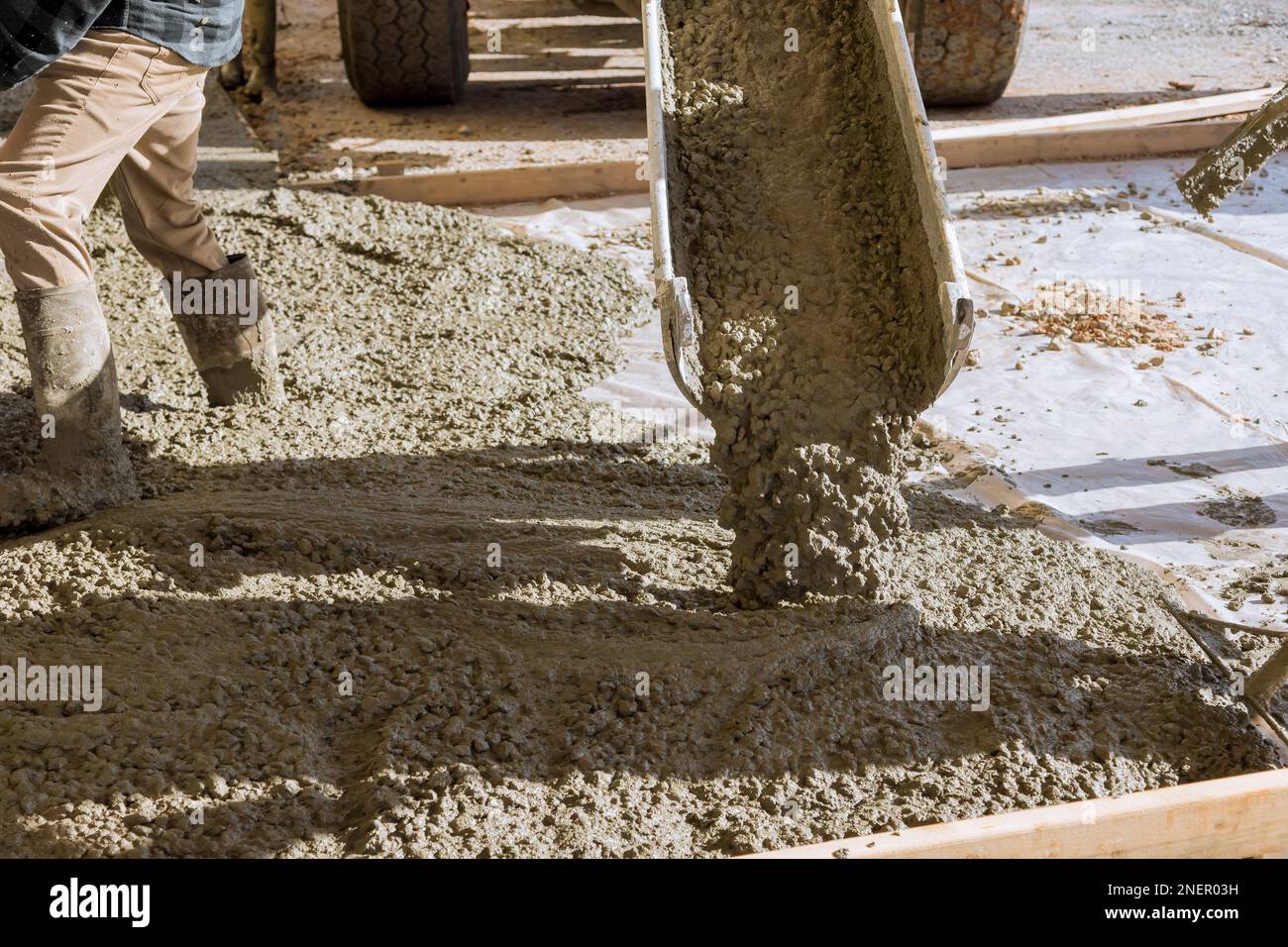 Casting ready mixed concrete hi-res stock photography and images - Alamy