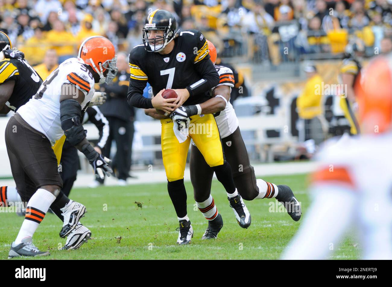 Pittsburgh Steelers Quarterback Ben Roethlisberger (7) In Action ...