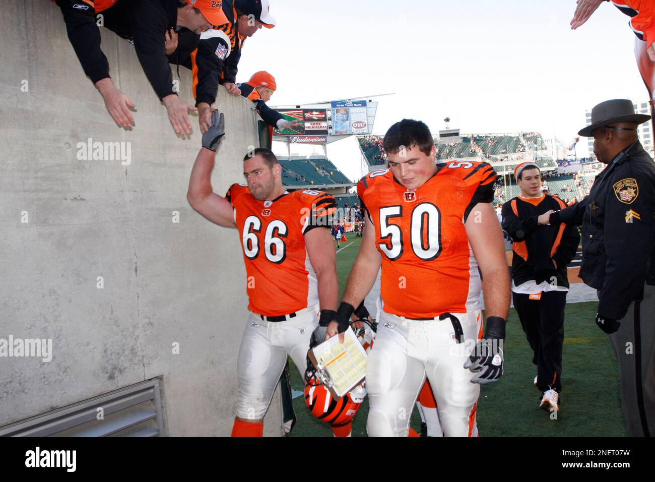 Cincinnati Bengals guard Evan Mathis (66) and Cincinnati Bengals center