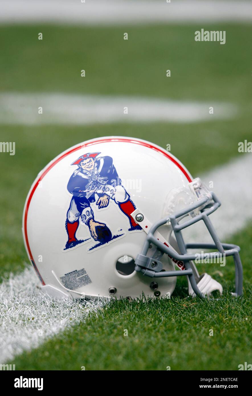 A New England Patriots helmet sits in the grass during an NFL football game  against the Denver Broncos in Denver, Sunday, Oct. 11, 2009. (AP Photo/Jack  Dempsey Stock Photo - Alamy