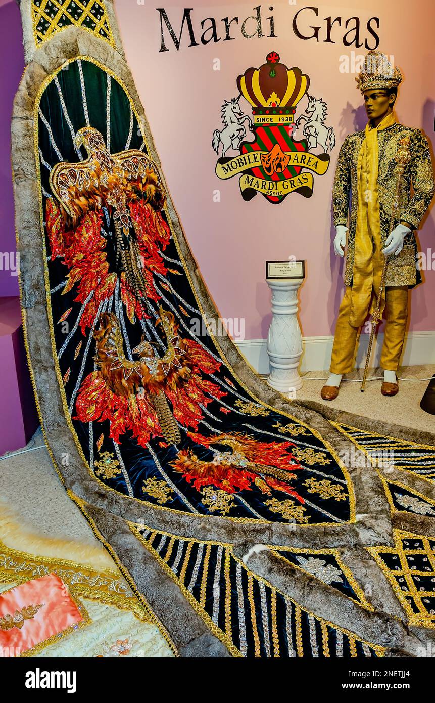 mardi gras museum mobile hours
