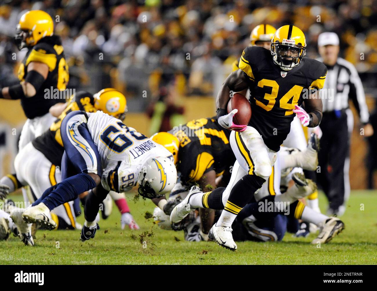 San Diego Chargers linebacker Kevin Burnett (99) misses a tackle on ...