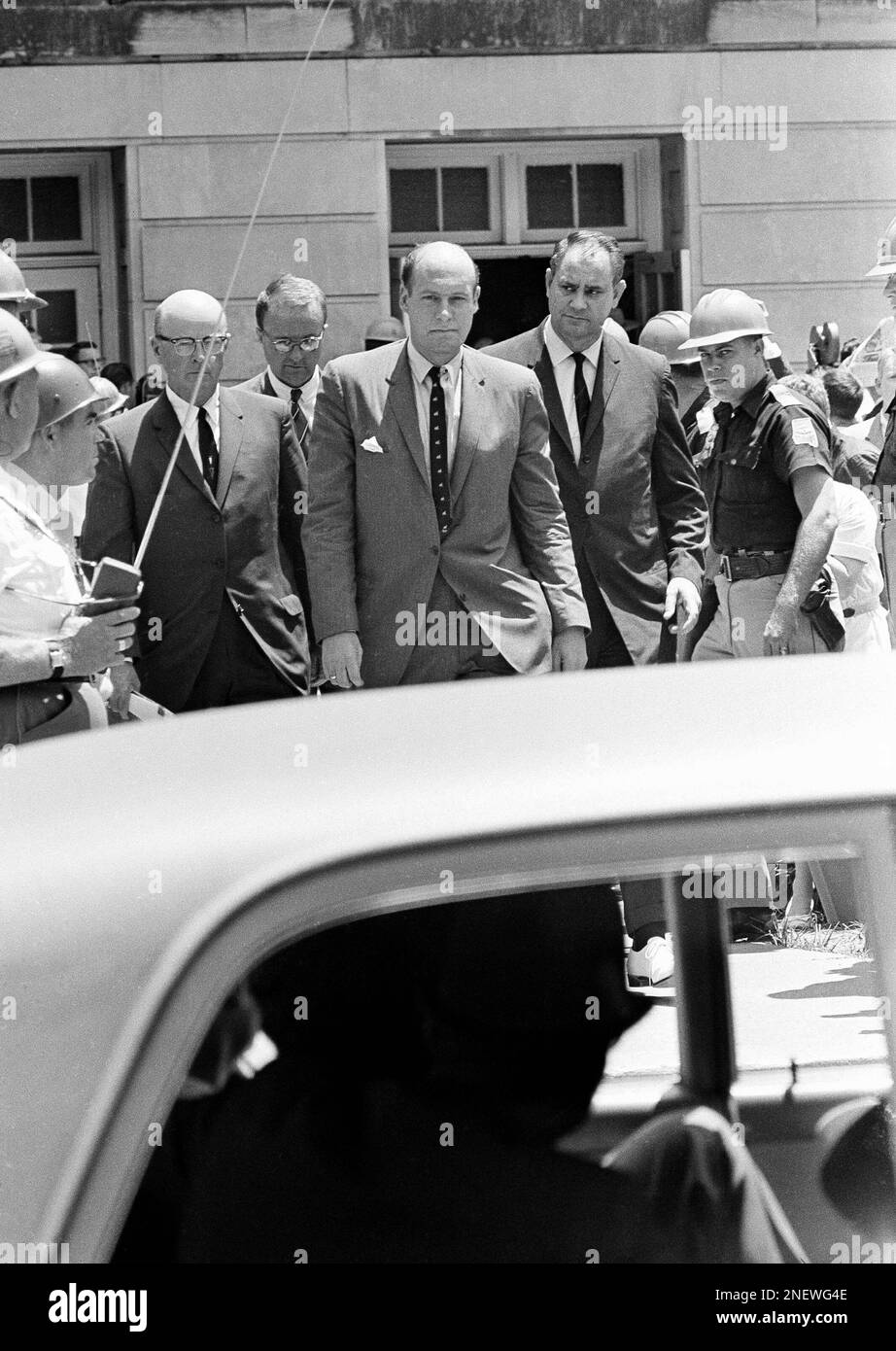 PPT - GEORGE WALLACE PowerPoint Presentation, free download - ID:2761167, image size:922x1390