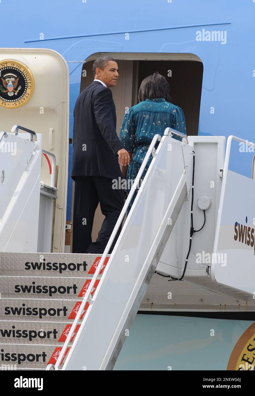 President Barack Obama and first lady Michelle Obama board Air Force ...