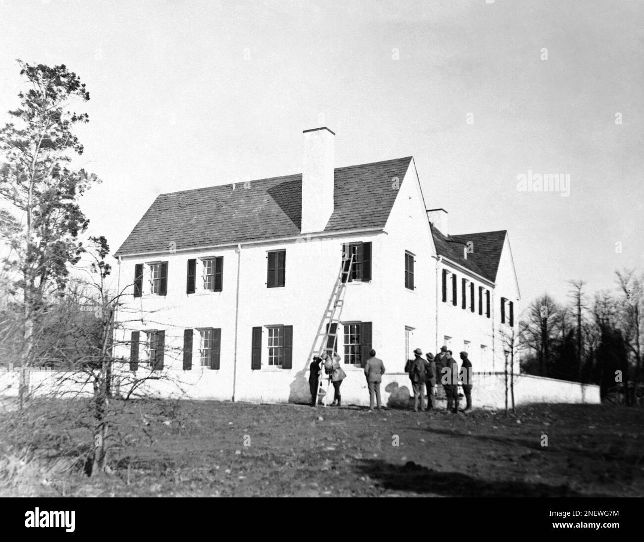 Police investigators reconstruct details of the kidnapping at the