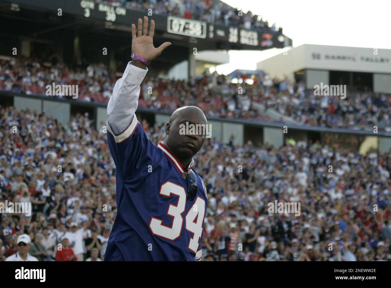 09 Oct. 1994: Buffalo Bills running back Thurman Thomas (34) on the field  before a game against the Miami Dolphins played at Rich Stadium in Orchard  Park, NY. (Photo By John Cordes/Icon