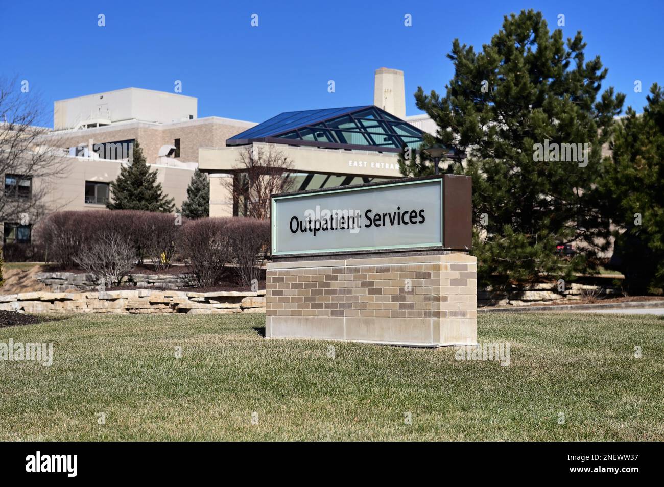 Winfield, Illinois, USA. Outpatient Services Building at Northwestern Medicine/DuPage County Hospital in the western suburbs of Chicago. Stock Photo