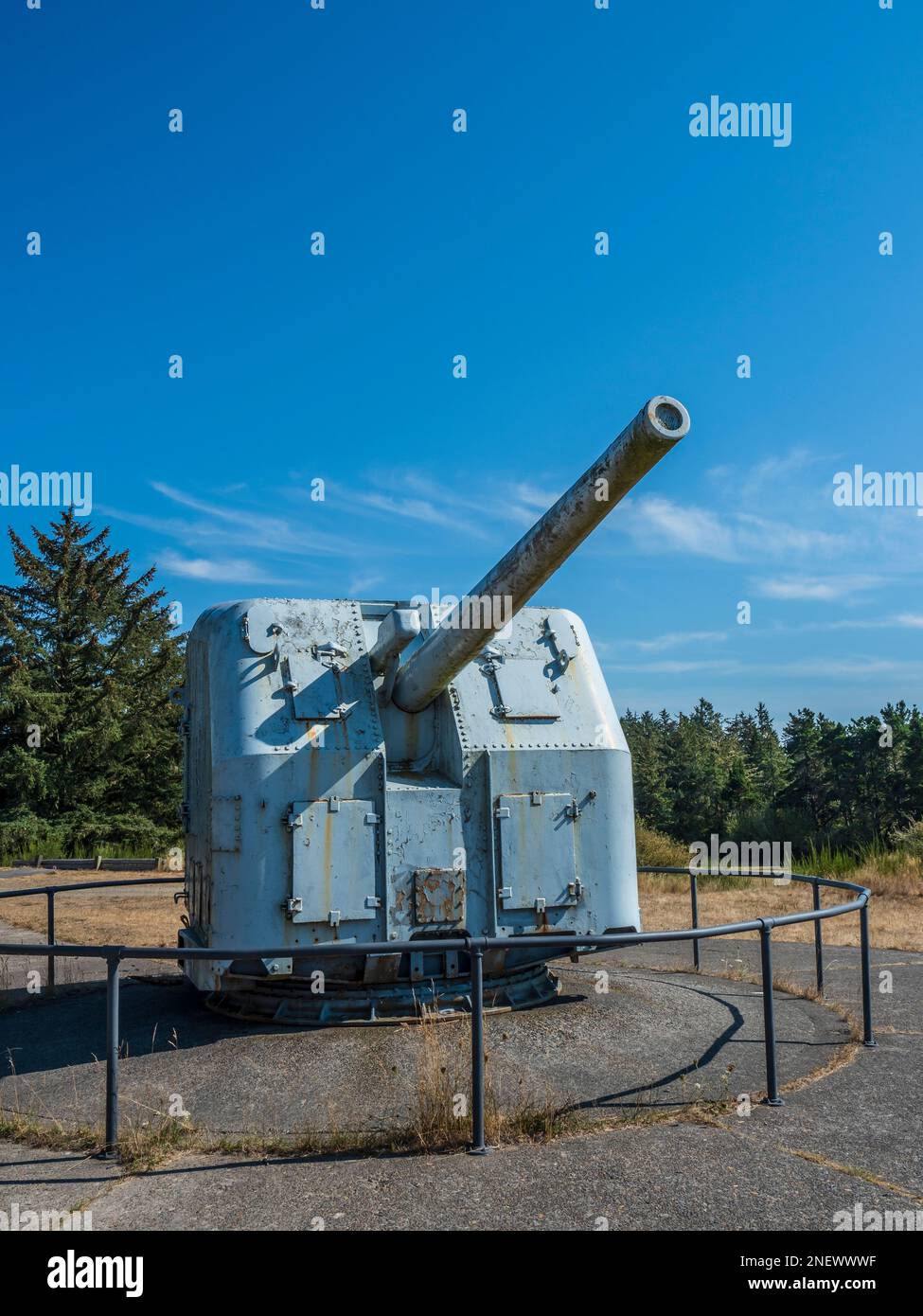 Five-inch naval gun, Battery 245, Fort Stevens State Park, Oregon. Stock Photo