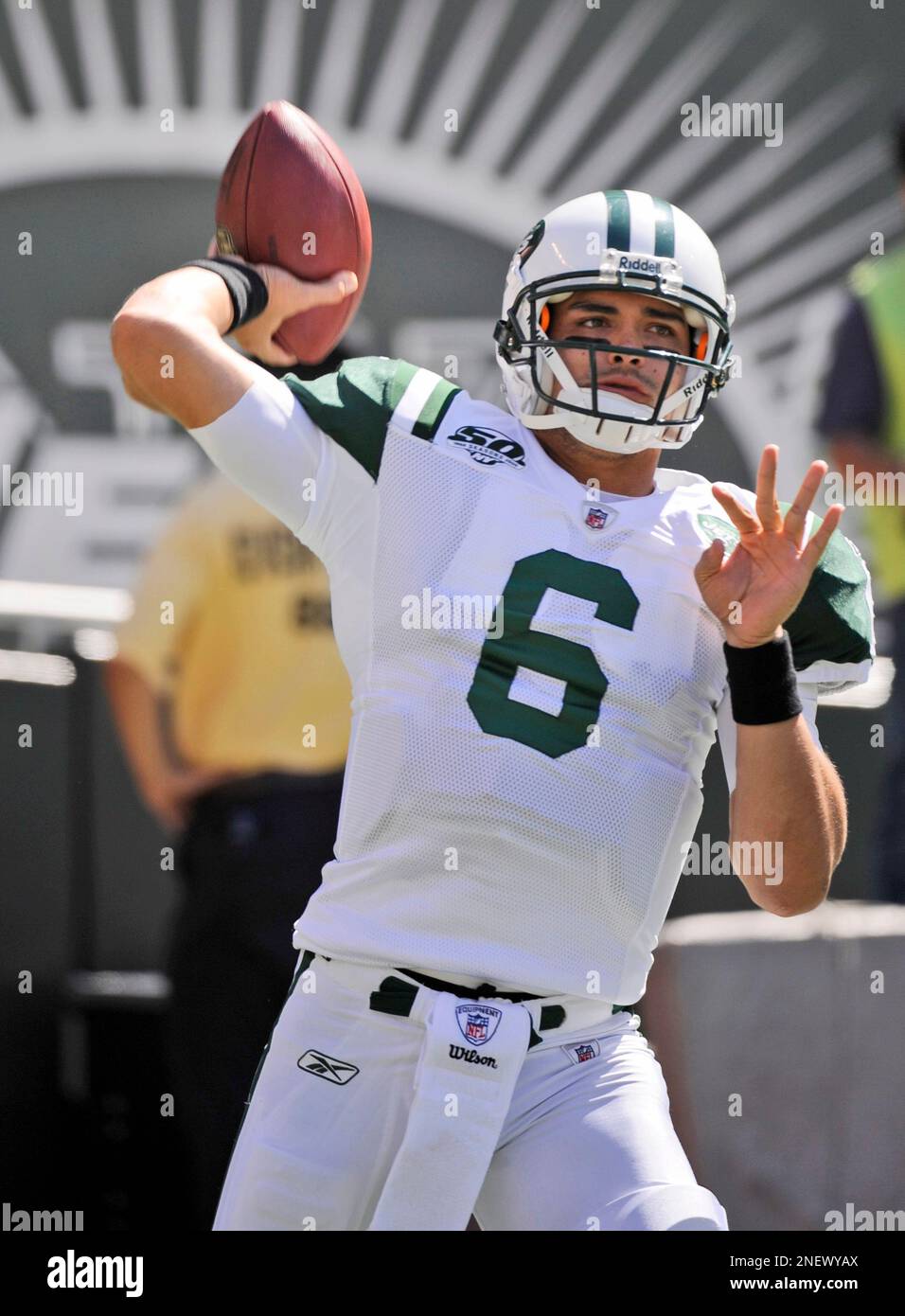 Mark Sanchez #6 quarterback of the New York Jets Stock Photo - Alamy