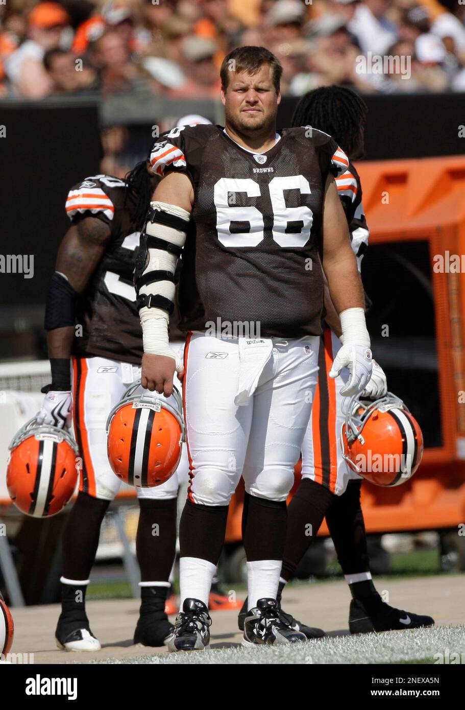 Cleveland Browns center Hank Fraley (66) on the sideline against the