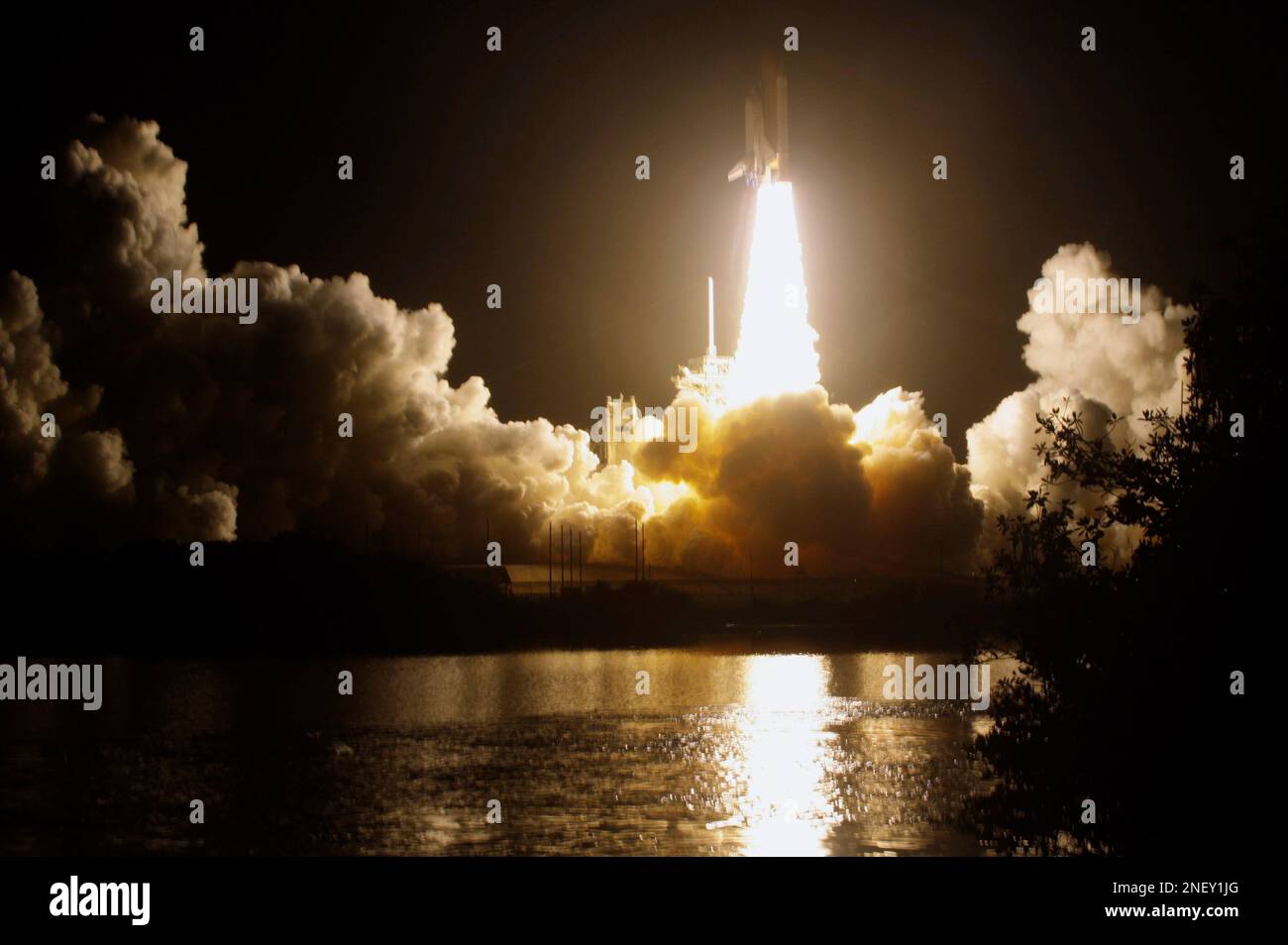 Space Shuttle Discovery launches from the Kennedy Space Center at Cape ...