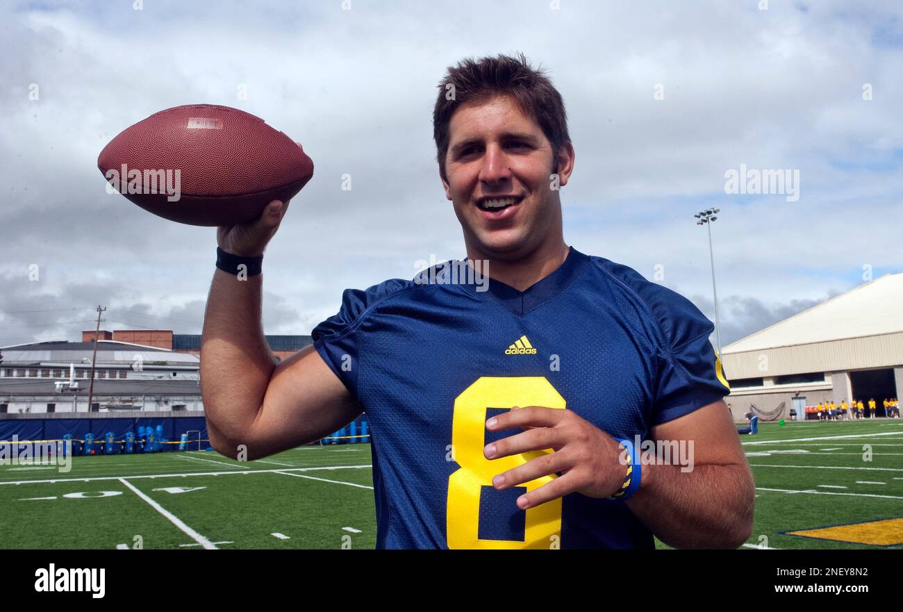 Michigan quarterback Nick Sheridan (8) pose for photographs during the school's annual football media day, Sunday, Aug. 23, 2009, at Schembechler Hall in Ann Arbor. (AP Photo/Tony Ding Stock Photo - Alamy