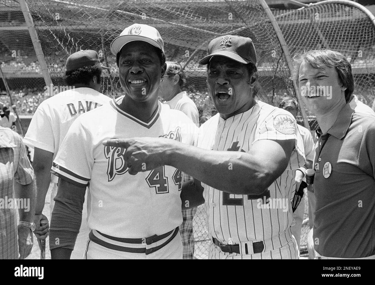 Willie Mays, right, batting great of the Giants and Mets, gets together