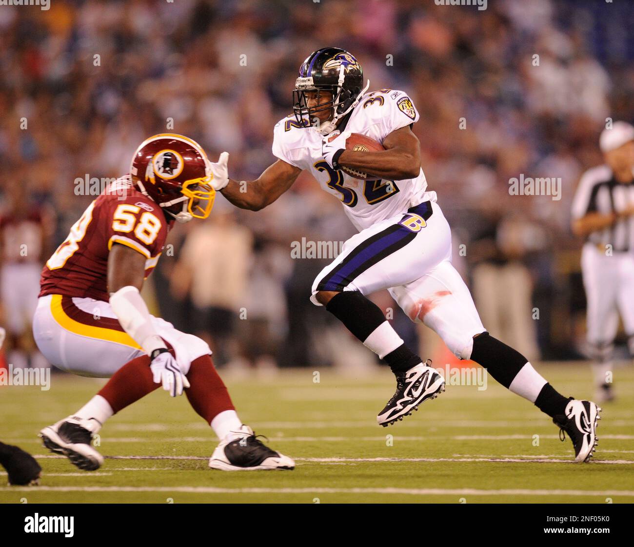 Photo: Baltimore Ravens Matt Lawrence runs against the Washington Redskins  in Baltimore - BAL20090813337 