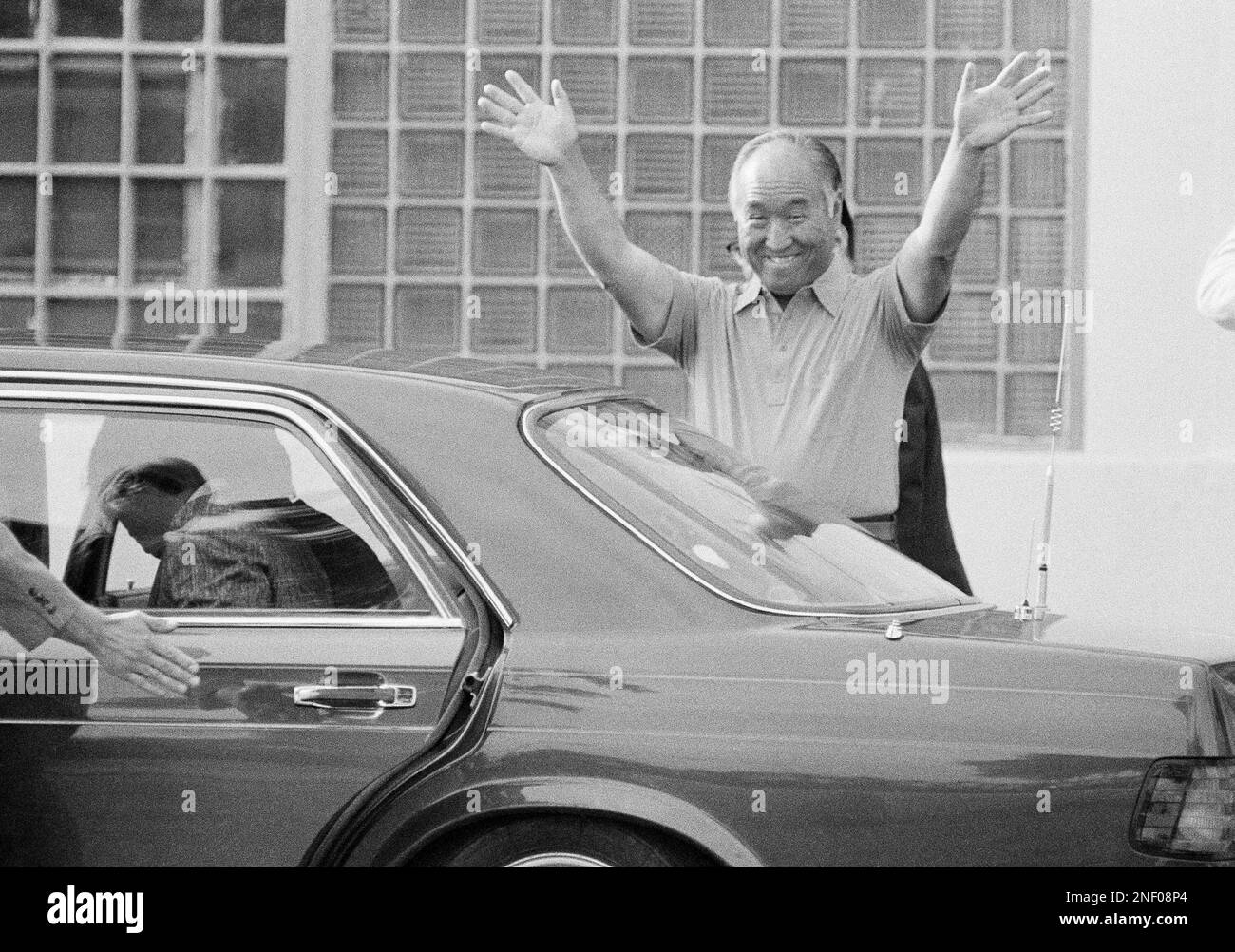 Rev. Sun Myung Moon smiles and waves as he left the Federal ...