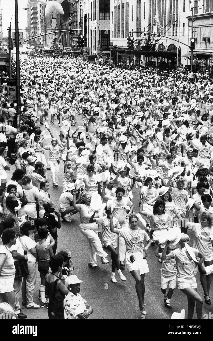 More than 3 780 tap dancers jam 34th Street in Manhattan New York