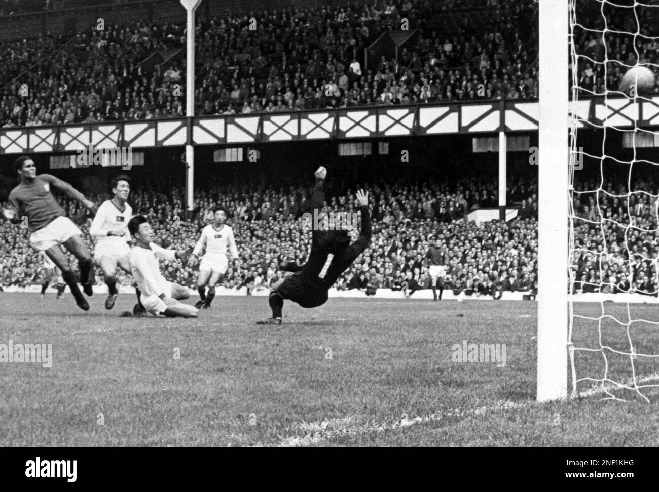 Portugal&rsquo;s Eusebio, left, scores a goal for his team during the 