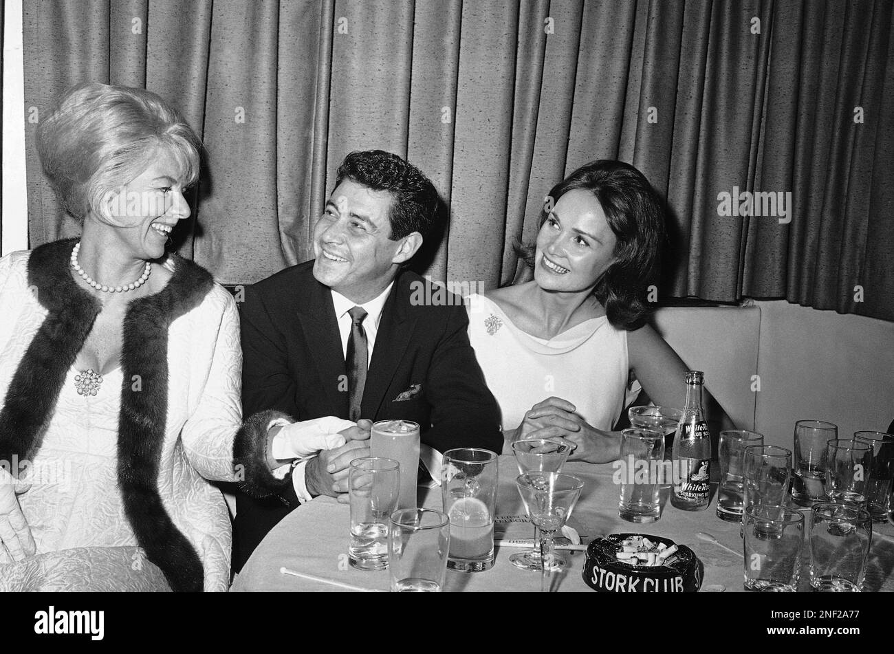 Singer Eddie Fisher holds hands with singer Sheila McRae, wife of ...