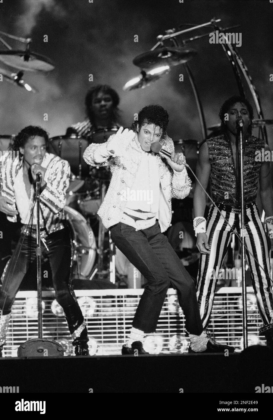 Michael Jackson winds up the 55th and last concert of the