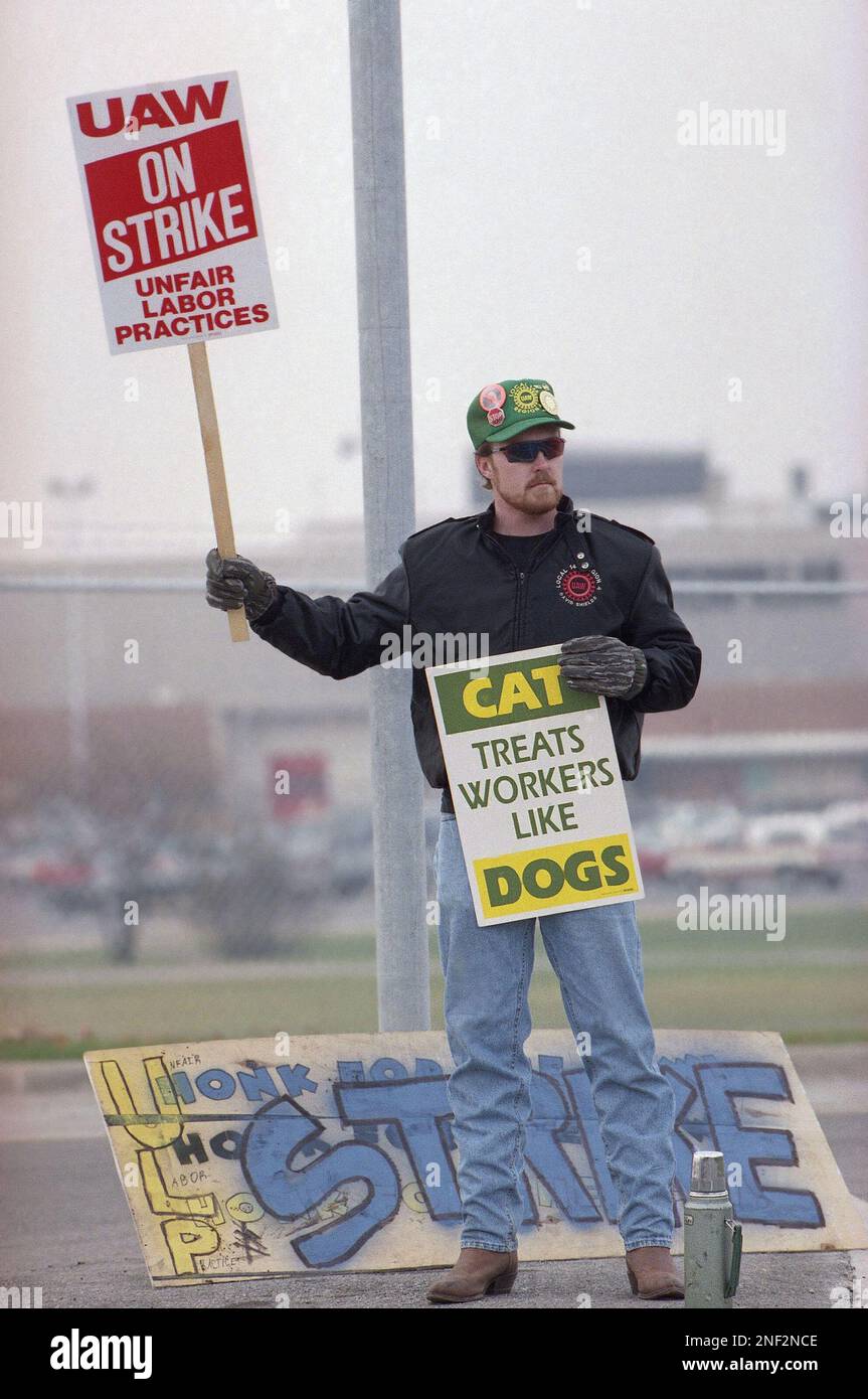 Caterpillar worker David Shields, a member of UAW Local 145, pickets