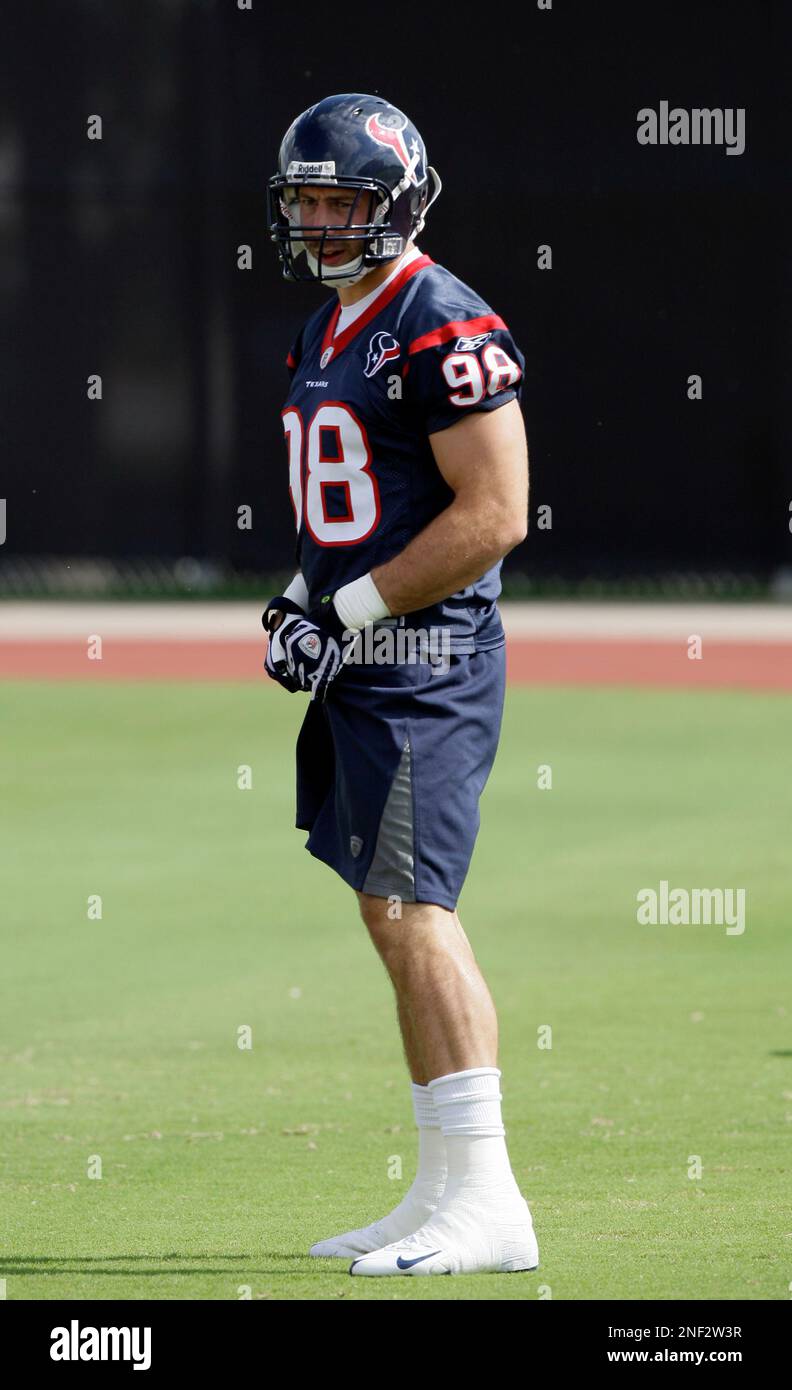 Houston Texans rookie defensive end Connor Barwin (98) during a NFL  football practice Tuesday, June 16, 2009 in Houston. (AP Photo/David J.  Phillip Stock Photo - Alamy