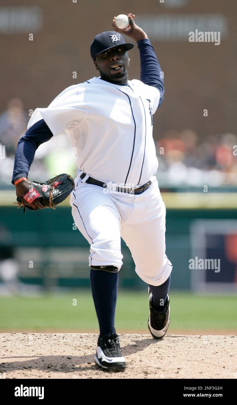 Detroit Tigers' Dontrelle Willis pitches against the Texas Rangers in a  baseball game Tuesday, May 19, 2009 in Detroit. (AP Photo/Duane Burleson  Stock Photo - Alamy