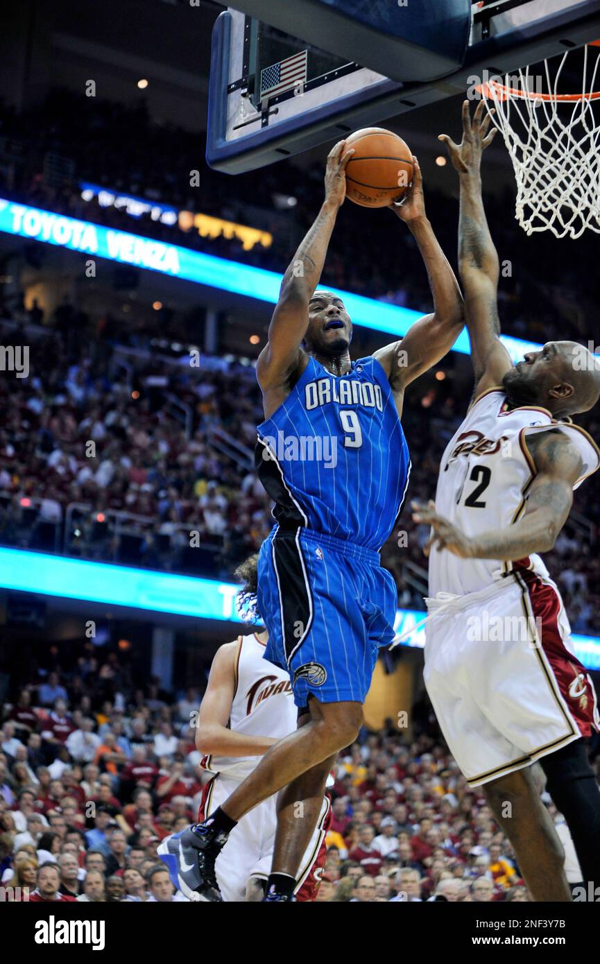 Orlando Magic's Rashard Lewis (9) shoots against Cleveland Cavaliers' Joe  Smith during Game 1 of the NBA Eastern Conference basketball finals  Wednesday, May 20, 2009, in Cleveland. (AP Photo/David Richard Stock Photo  - Alamy
