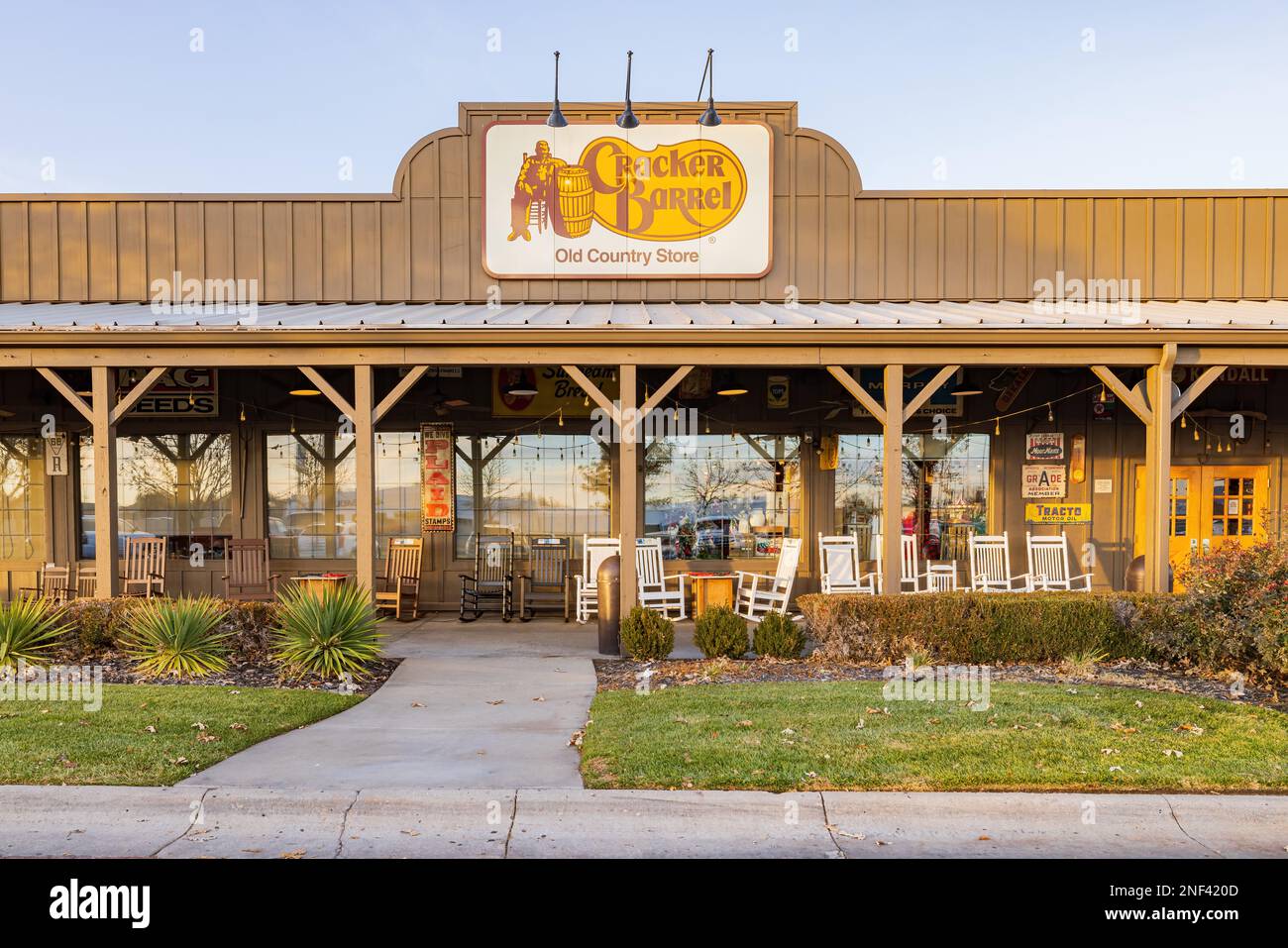Texas, NOV 23 2022 Sunset view of the Cracker Barrel Old Country