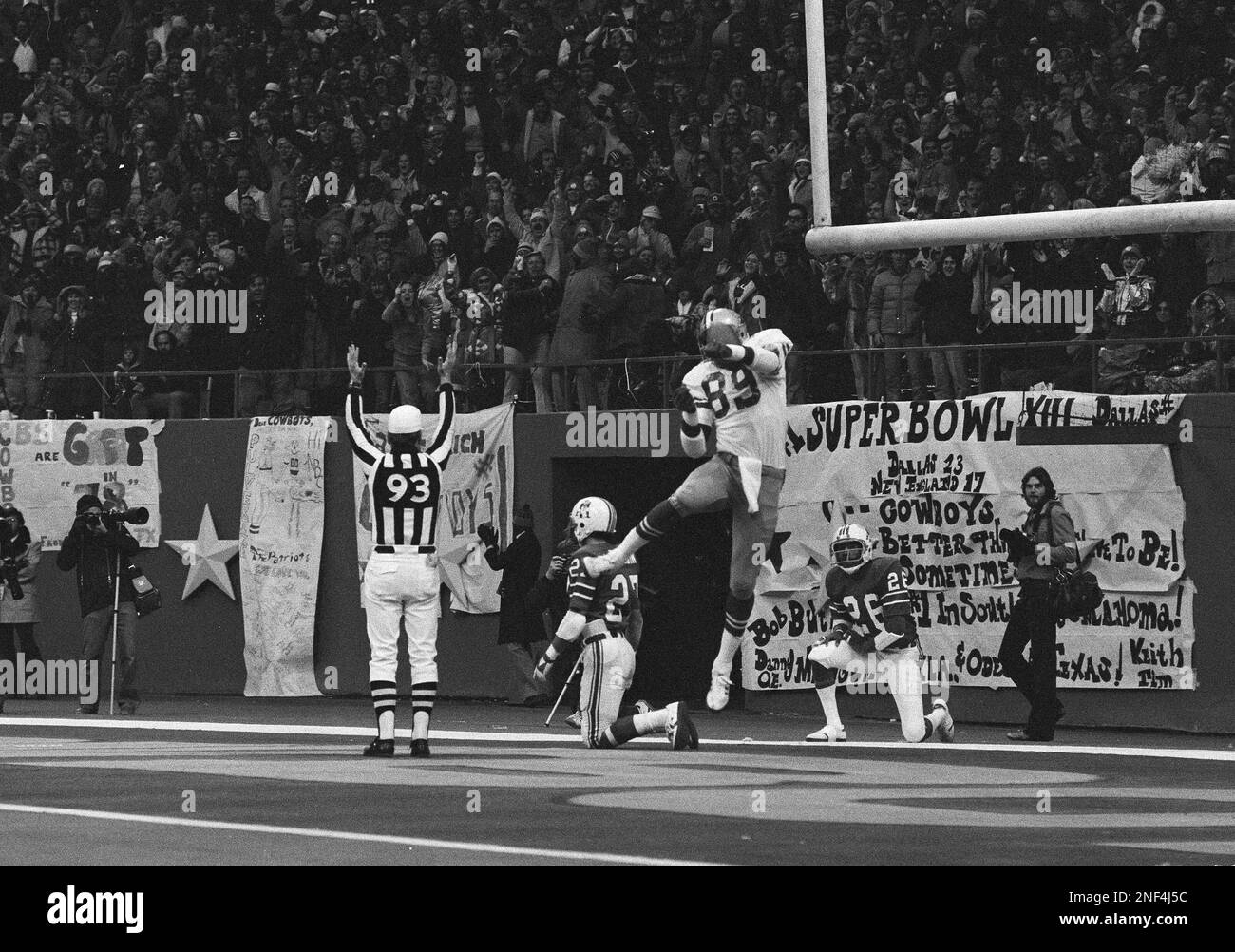 Billy Joe Dupree, Dallas Cowboys tight end, leaps in the air as he spikes  the ball after scoring a touchdown on a pass from quarterback Roger  Staubach in the game with New