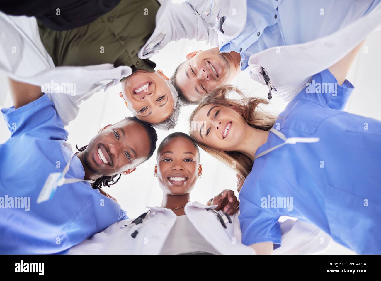Hospital workers huddle hi-res stock photography and images - Alamy
