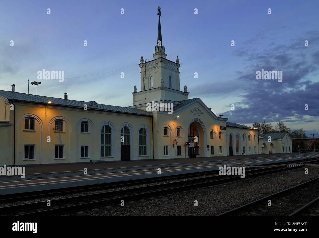 DNO, RUSSIA - MAY 07, 2022: The old building of the Dno railway station in May twilight Stock Photo