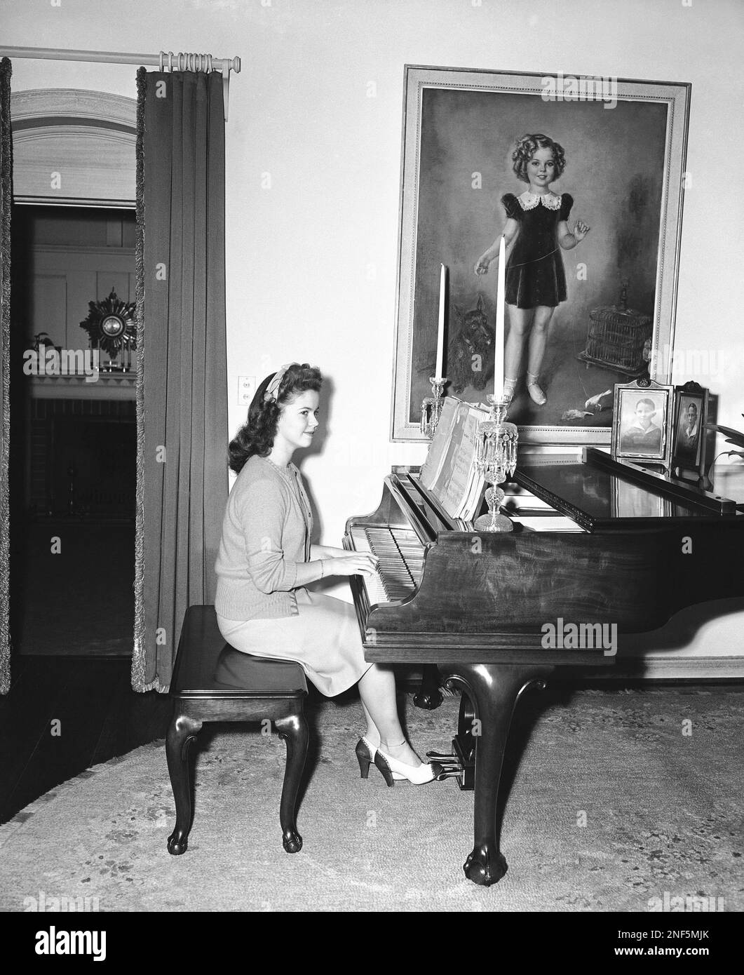 Actress Shirley Temple Who Will Turn 16 Next Month Is Shown At Home Actress Shirley Temple Who Will Turn 16 Next Month Is Shown At Home Playing The Grand Piano March 27 1944 On The Wall Is A Portrait Of Her As A Child Star Ap Photo 2NF5MJK