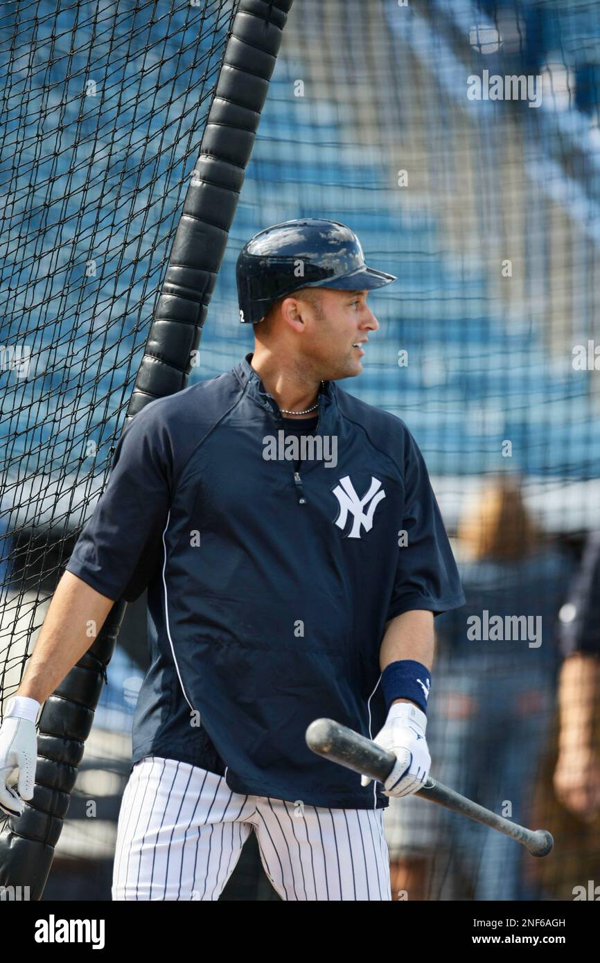 Derek Jeter takes on-field batting practice