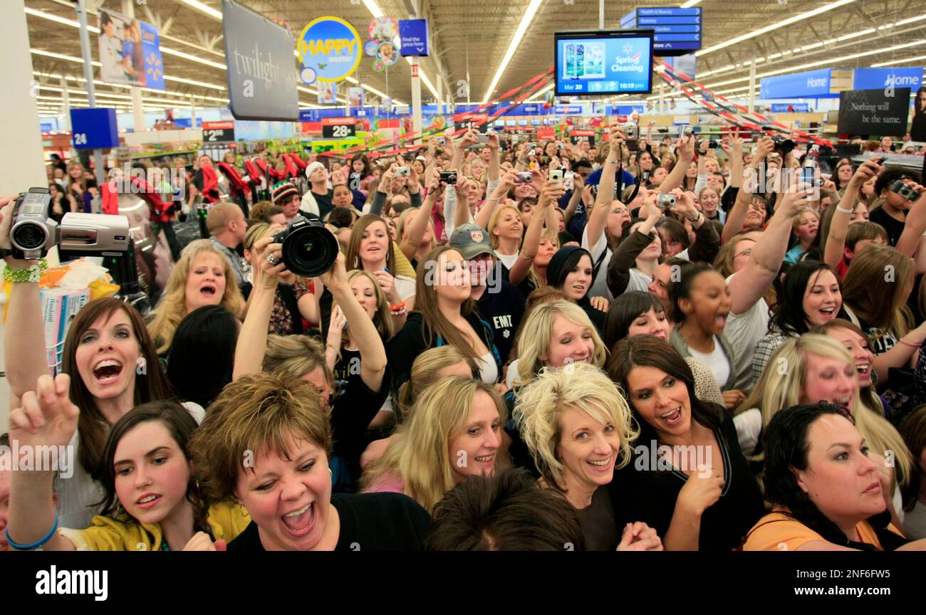 Fans react to the arrival of Twilight star Rachelle Lefevre, who plays