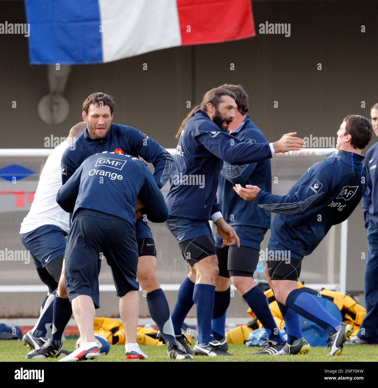 French rugby team players, Sebastien Chabal, center, trains with Louis ...