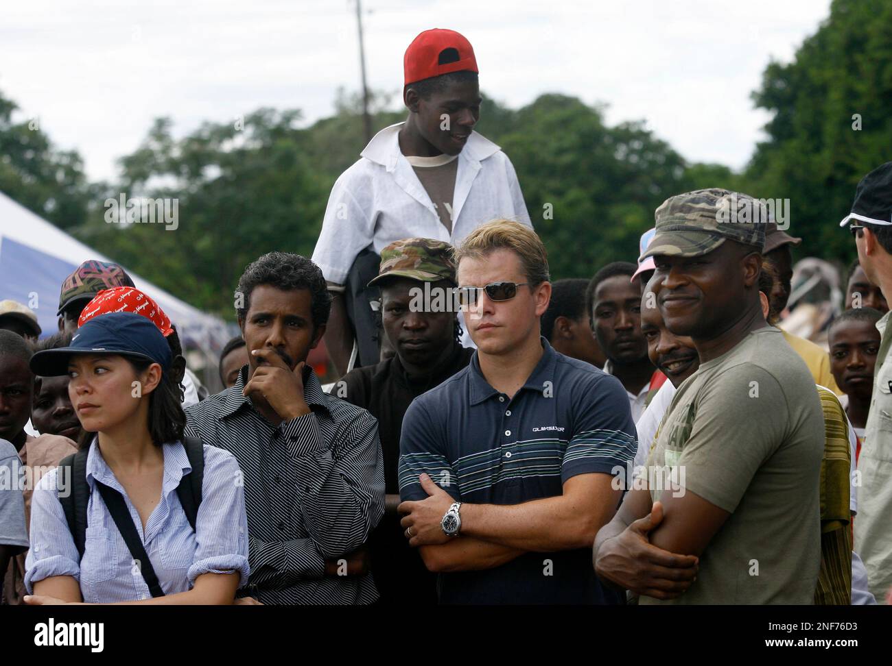 Actor Matt Damon visits the South African border town with Zimbabwe of(02)