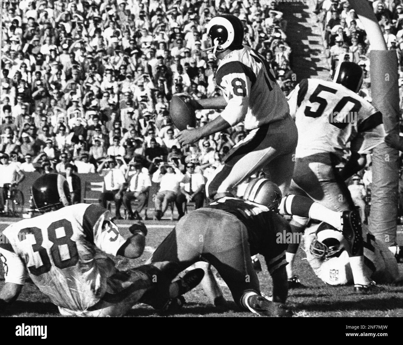 Los Angeles Rams quarterback Roman Gabriel (18) narrowly escaped being ...