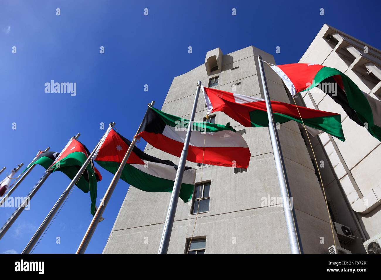 The Housing Bank, Fahnen, Amman, Jordanien  /  The Housing Bank, flags, Amman, Jordan Stock Photo