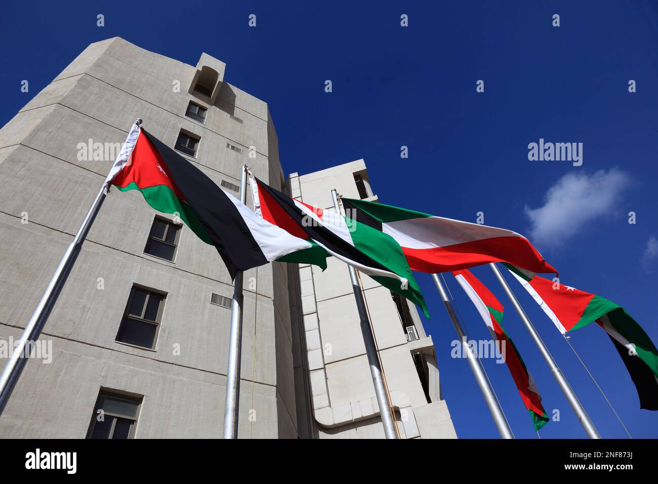 The Housing Bank, Fahnen, Amman, Jordanien  /  The Housing Bank, flags, Amman, Jordan Stock Photo
