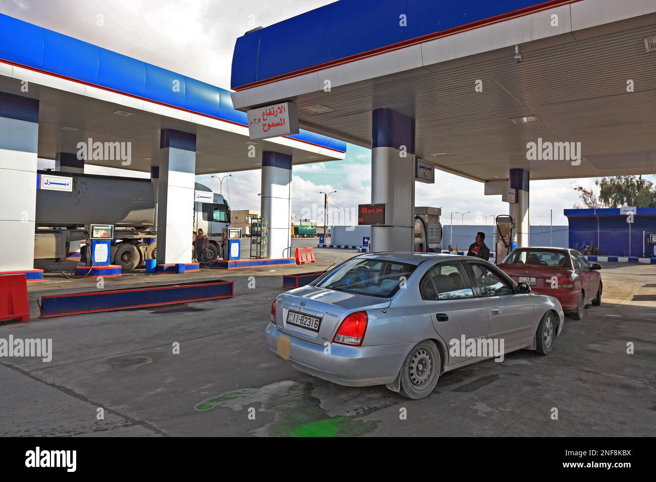 Tankstelle in Jordanien / Gas station in Jordan Stock Photo - Alamy