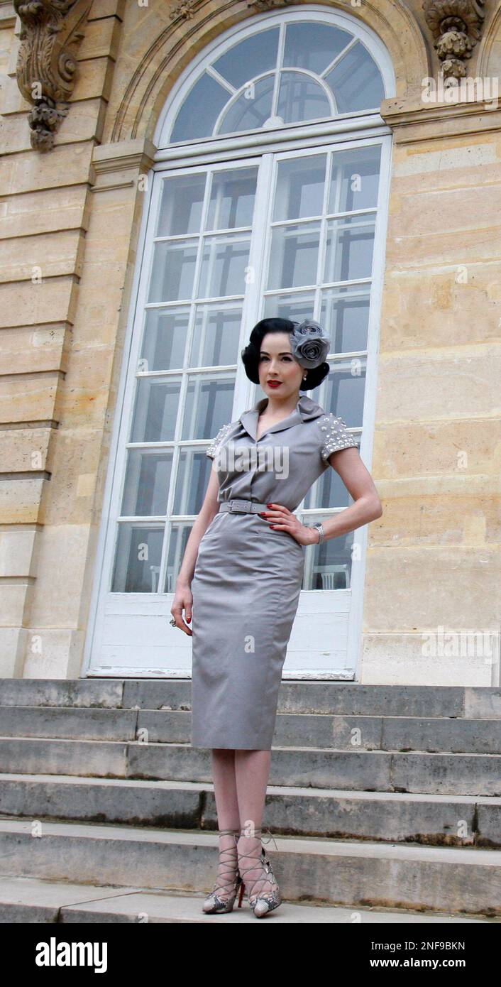 Dita Von Teese attends the presentation of Louis Vuitton Spring-Summer 2007  Ready-to-Wear collection held at the 'Petit Palais' in Paris, France, on  October 8, 2006. Photo by Khayat-Nebinger-Orban-Taamallah/ABACAPRESS.COM  Stock Photo - Alamy