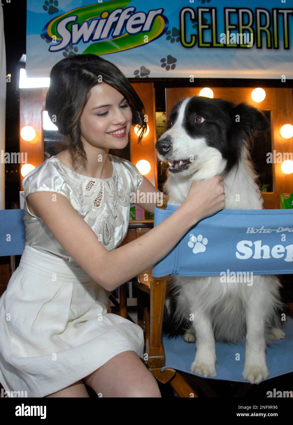 Selena Gomez and the dog - Hotel For Dogs Premiere at the Grove Theatre In  Los Angeles.03 GomezSelena 03A Red Carpet Event, Vertical, USA, Film  Industry, Celebrities, Photography, Bestof, Arts Culture and