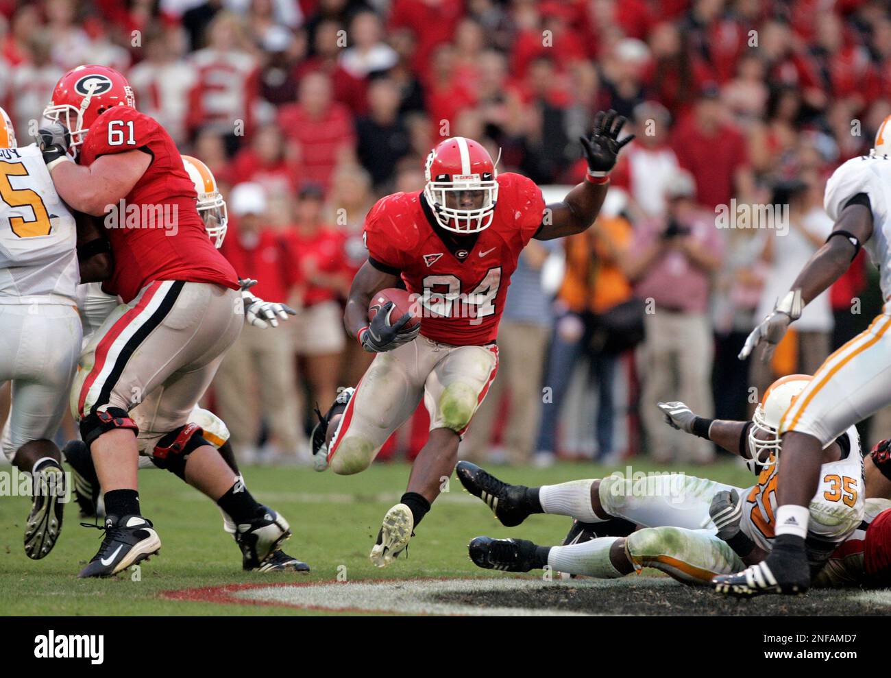 Georgia's Knowshon Moreno #24 in action against Tennessee's Eric Berry #14  during an NCAA college football game in Athens, Ga., Saturday, Oct. 11,  2008. (AP Photo/John Bazemore Stock Photo - Alamy